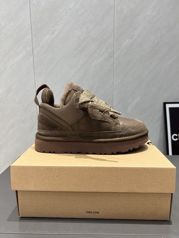 Кроссовки женские