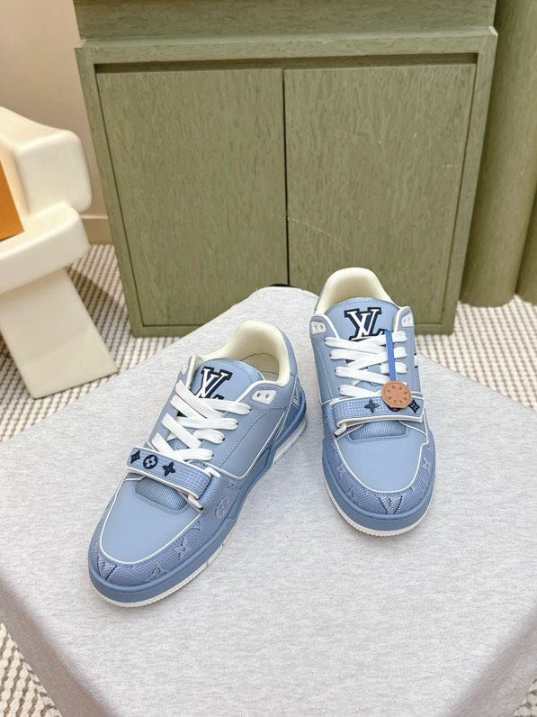 Кроссовки женские