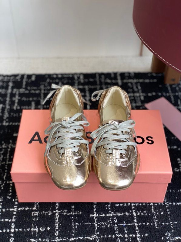 Кроссовки женские