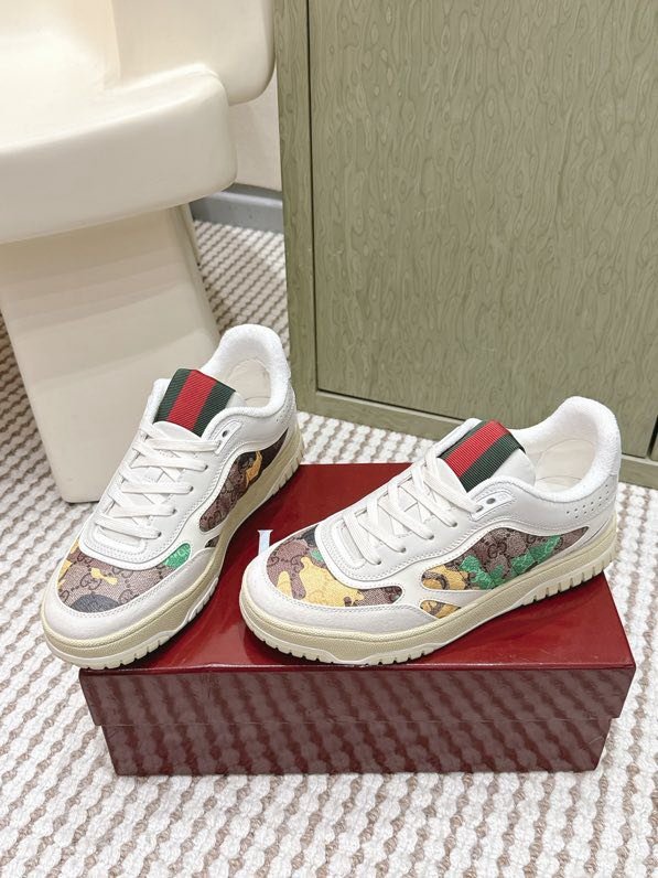 Кроссовки женские