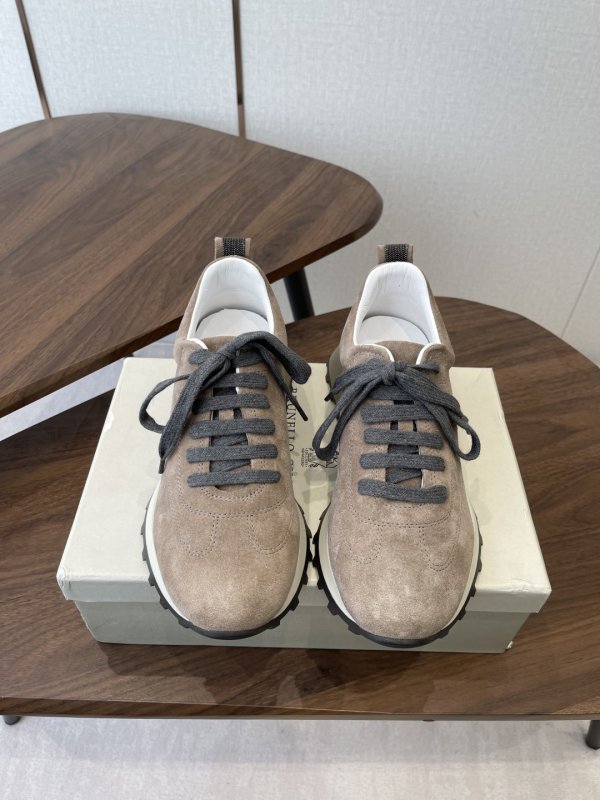 Кроссовки женские