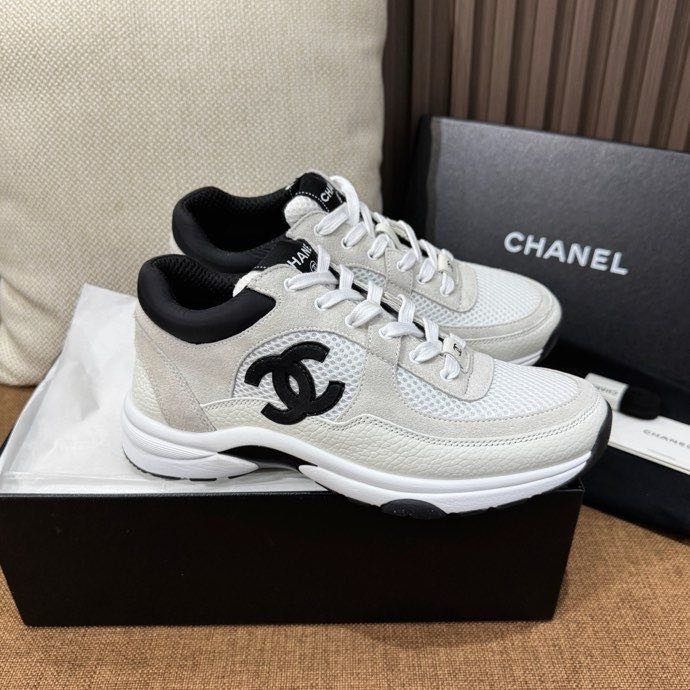 Кроссовки женские