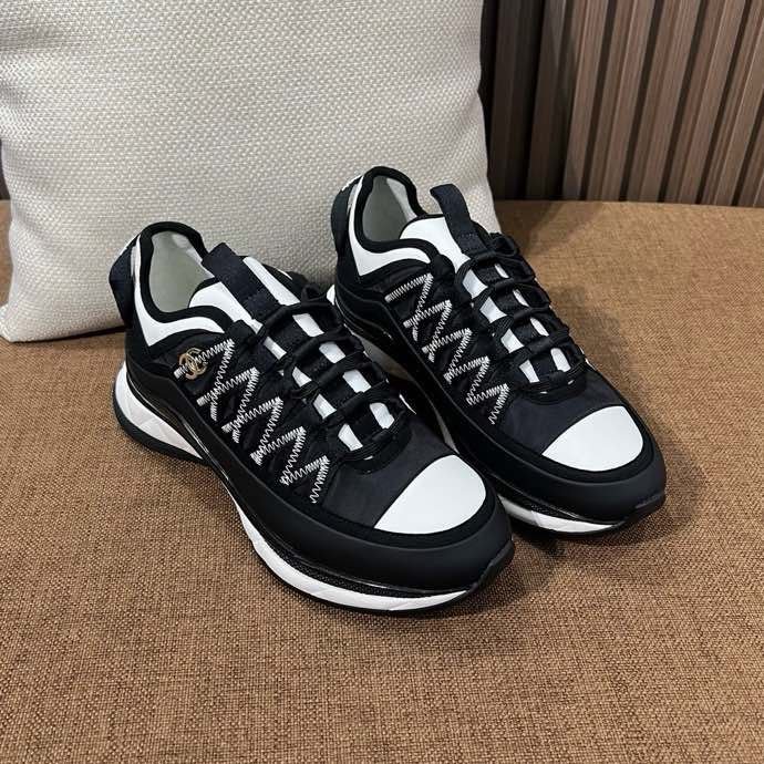 Кроссовки женские