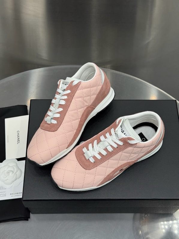 Кроссовки женские