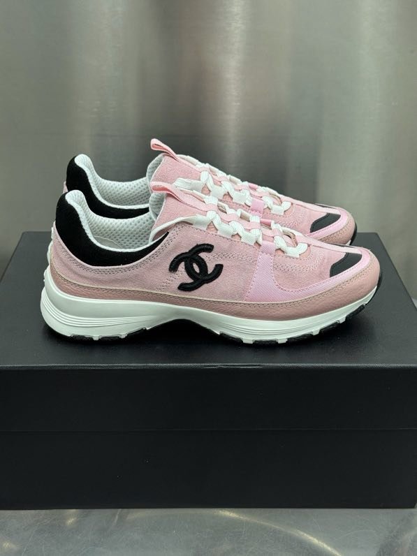 Кроссовки женские