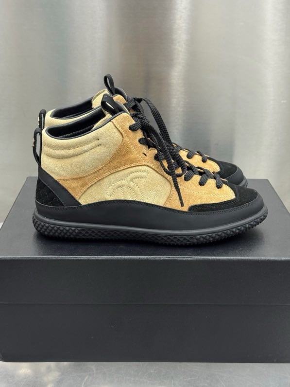 Кроссовки женские