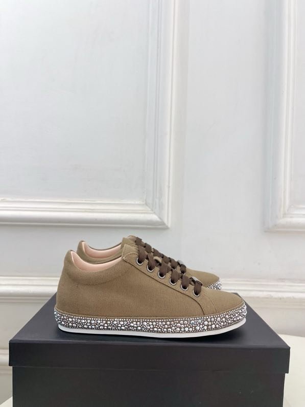 Кроссовки женские