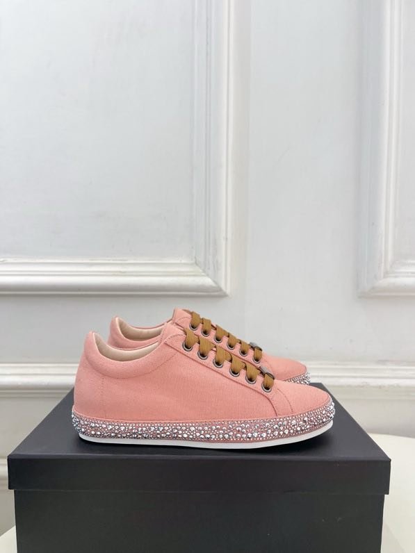 Кроссовки женские