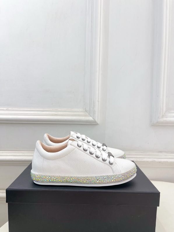 Кроссовки женские