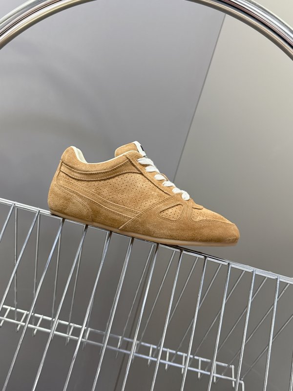 Кроссовки женские