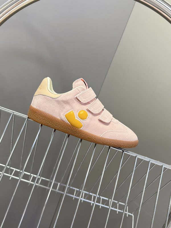 Кроссовки женские