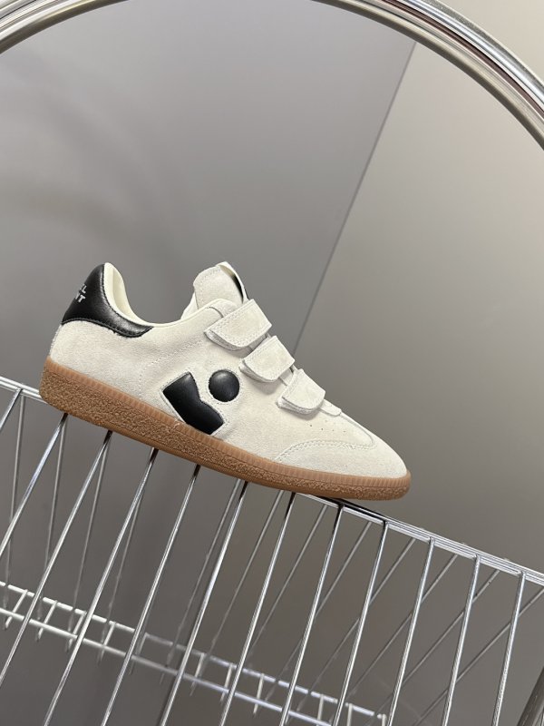 Кроссовки женские