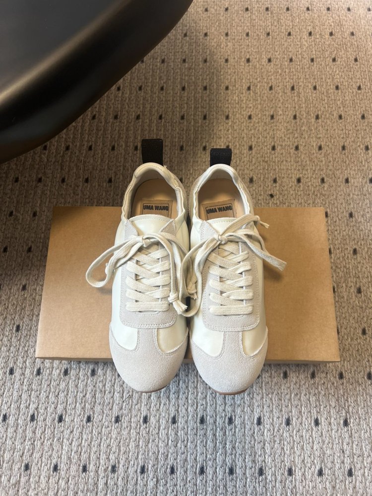 Sneakers women's