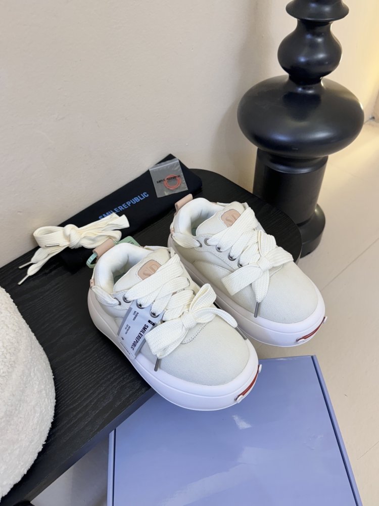 Sneakers women's