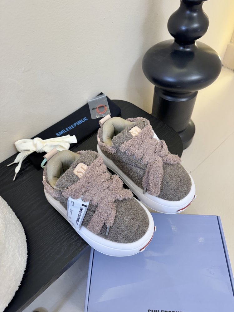 Sneakers women's
