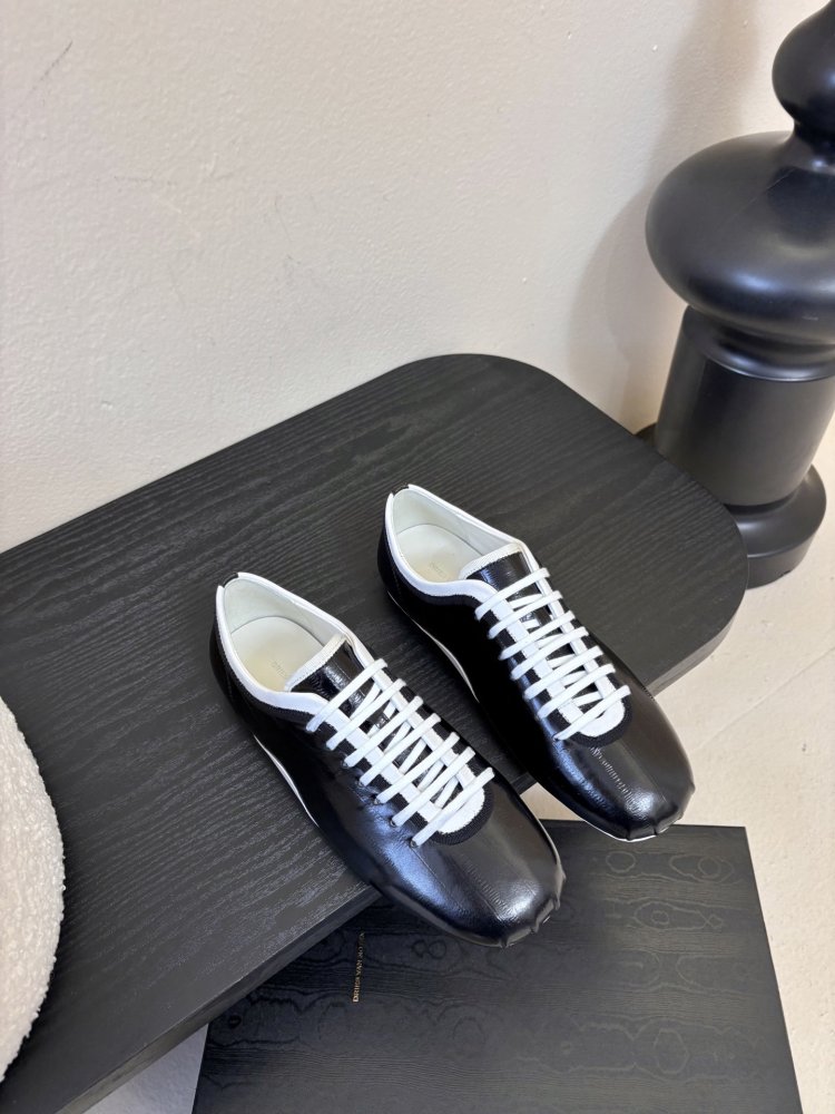 Sneakers women's