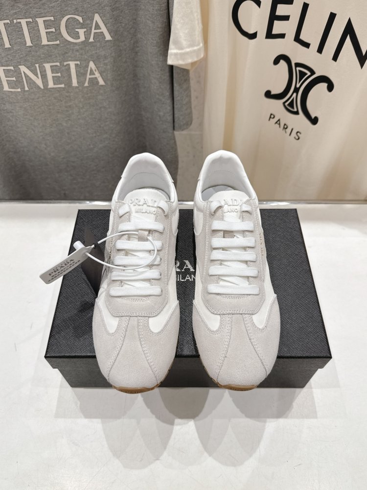 Sneakers women's