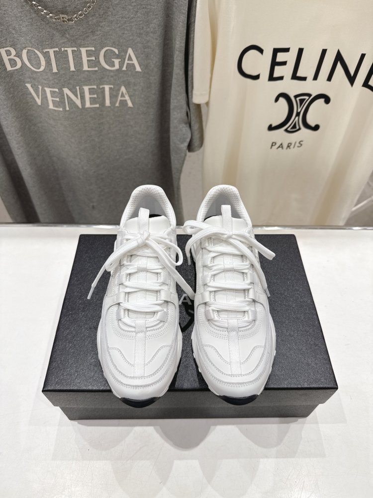 Sneakers women's
