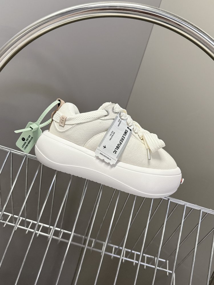 Sneakers women's