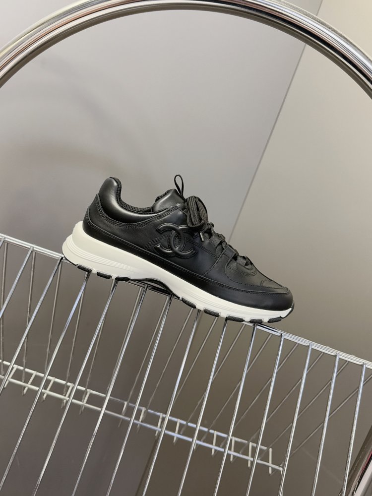 Sneakers women's