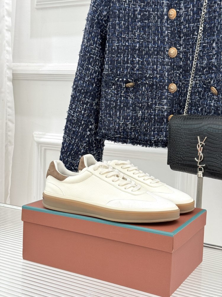 Sneakers women's