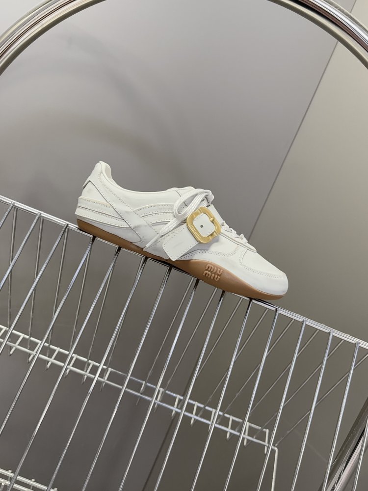 Sneakers women's