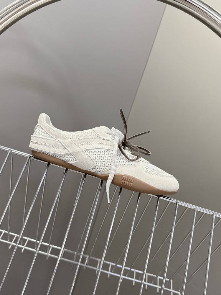 Sneakers women's