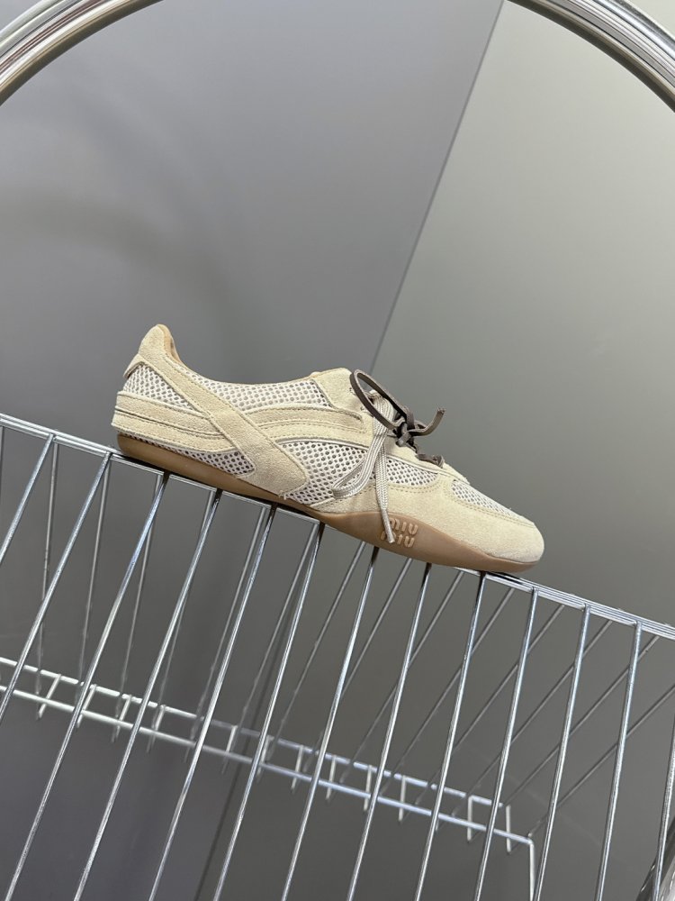 Sneakers women's