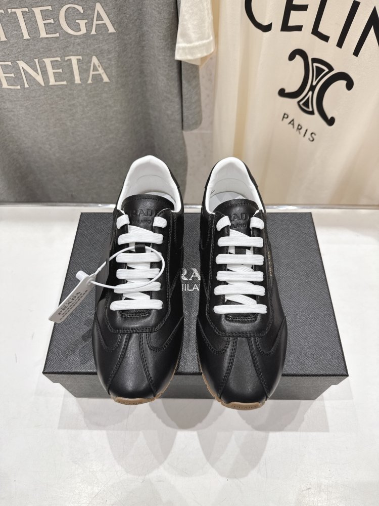Sneakers women's
