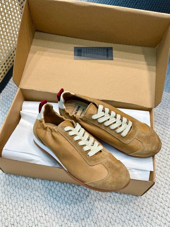 Sneakers women's