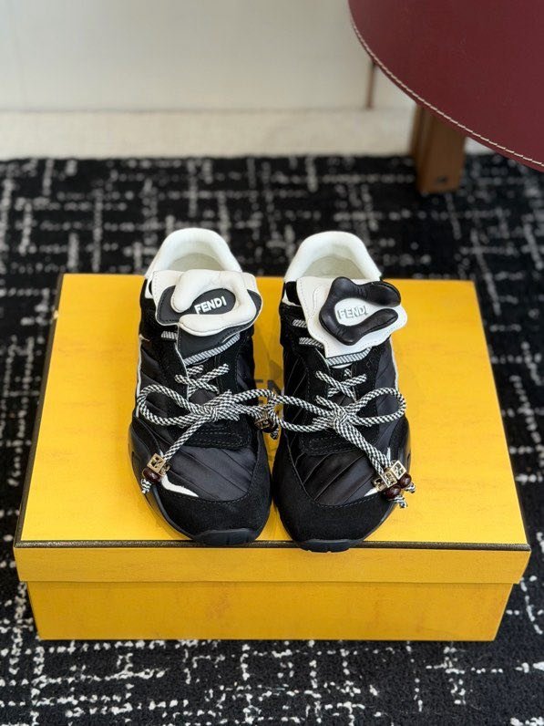 Sneakers women's