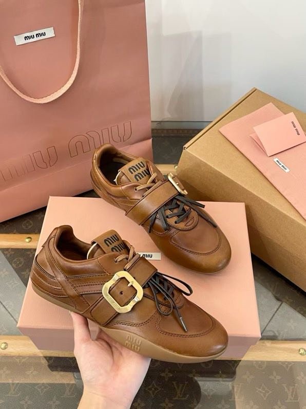 Sneakers women's