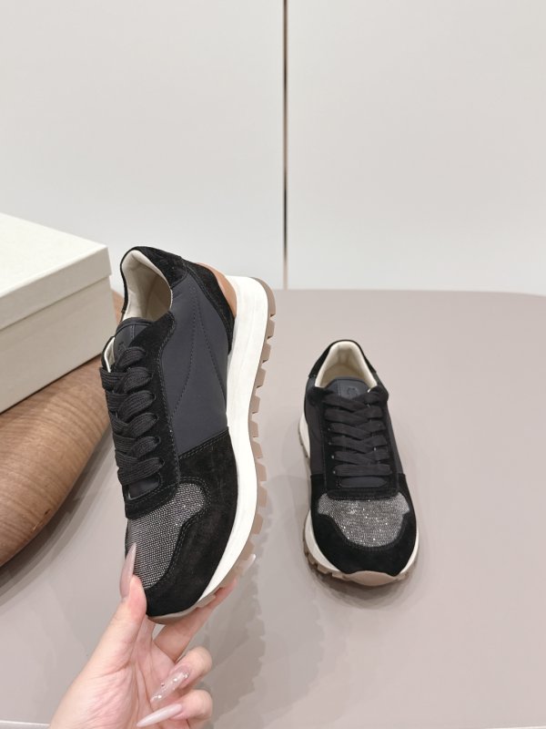 Sneakers women's