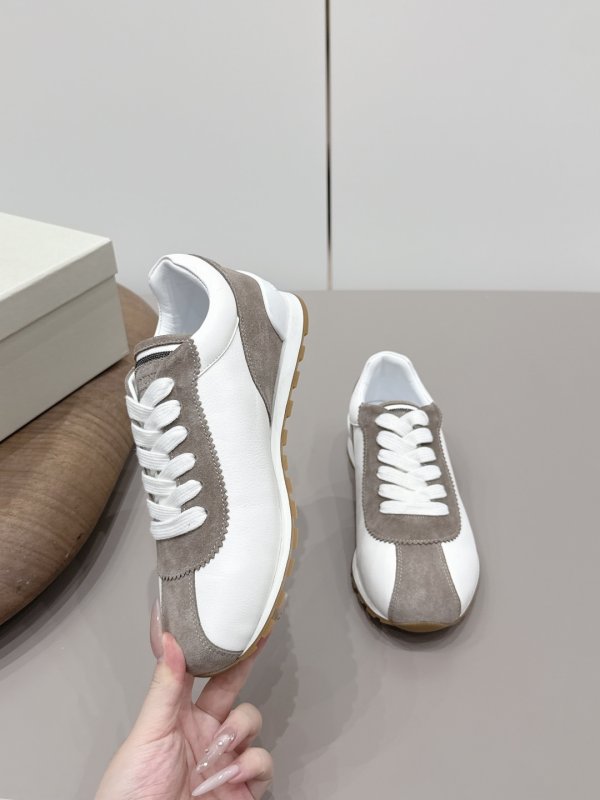 Sneakers women's