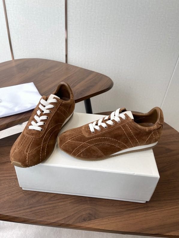 Sneakers women's