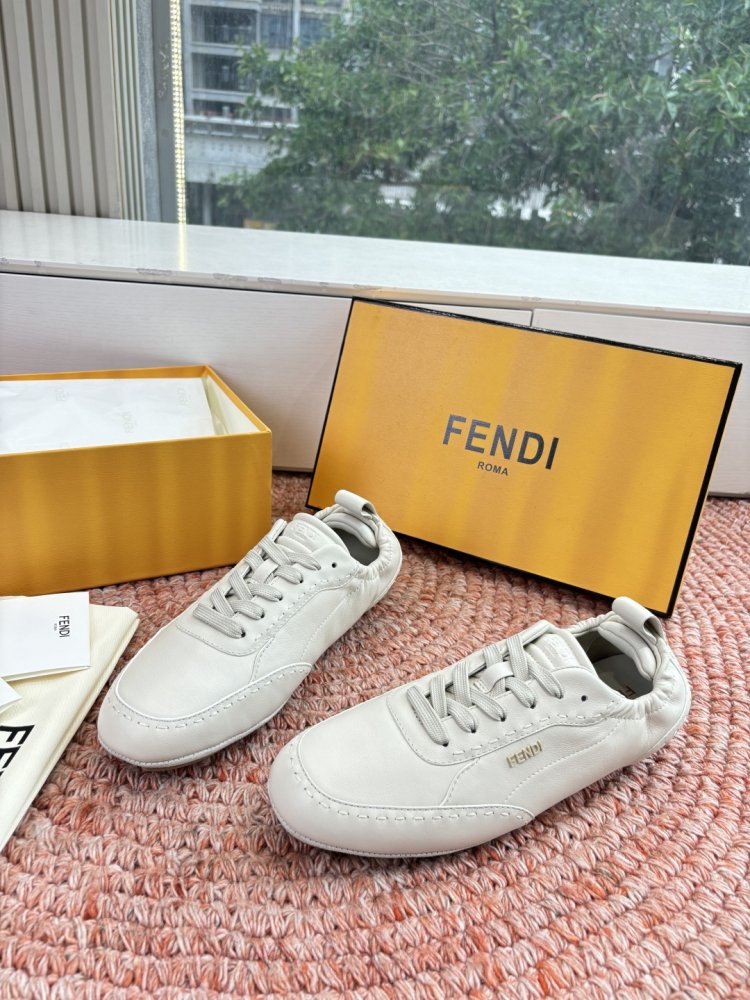 Sneakers women's