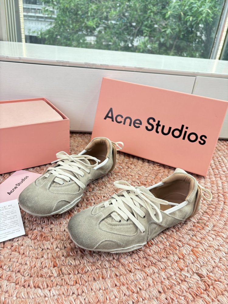 Sneakers women's