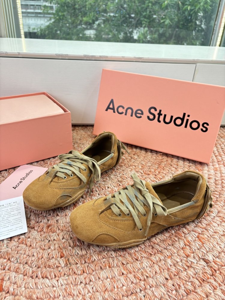 Sneakers women's