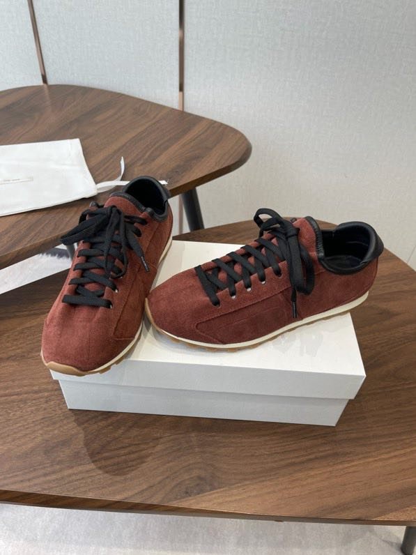 Sneakers women's