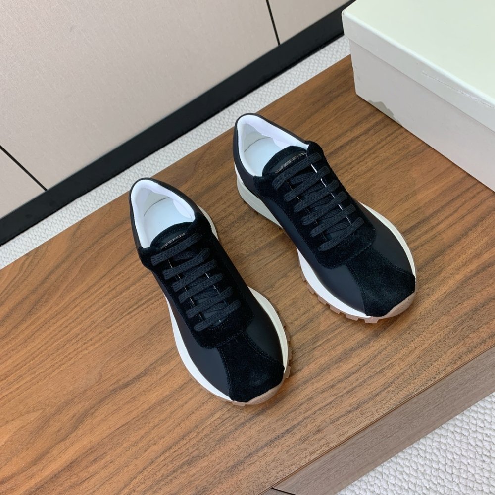 Sneakers women's