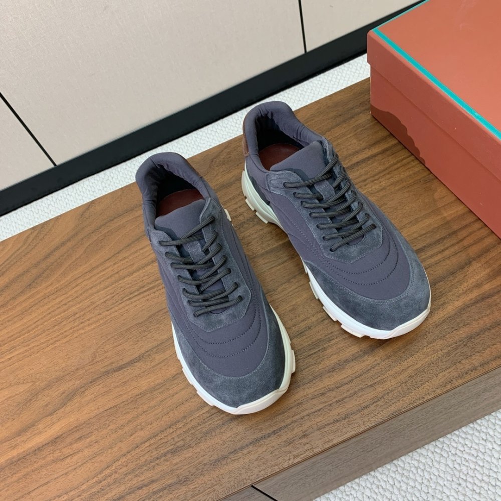 Sneakers women's