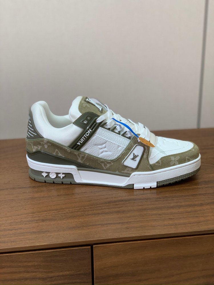 Sneakers women's