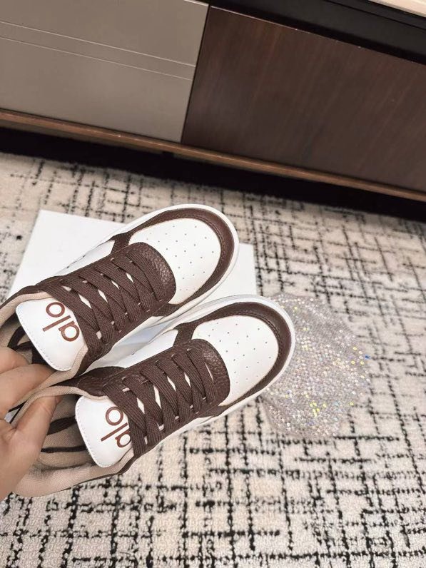 Кроссовки женские фото 2