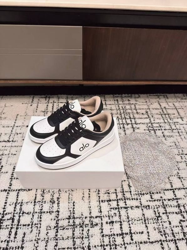 Кроссовки женские фото 2