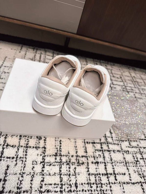 Кроссовки женские фото 2