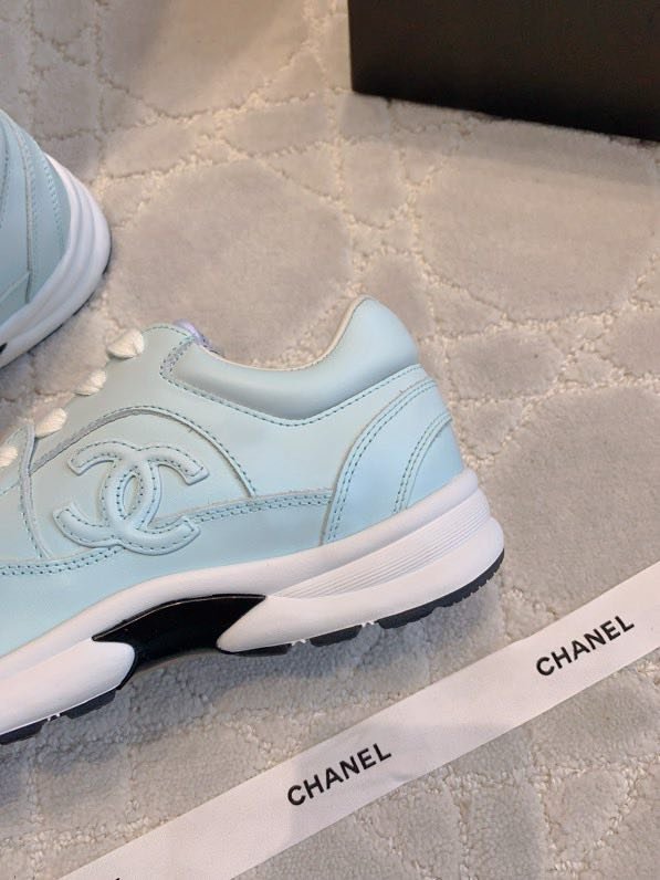 Кроссовки женские фото 2