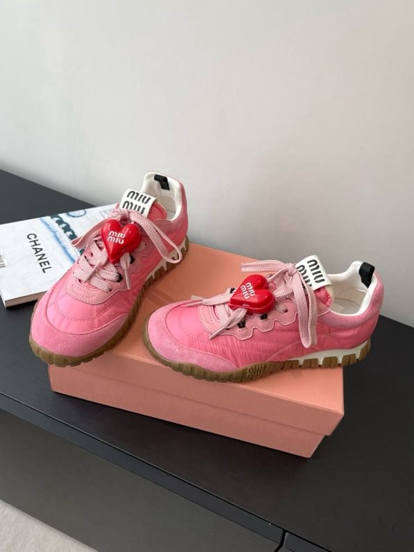 Кроссовки женские фото 2