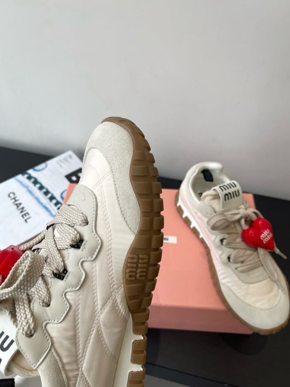 Кросівки жіночі фото 2