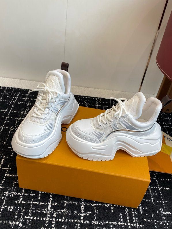 Кроссовки женские фото 2