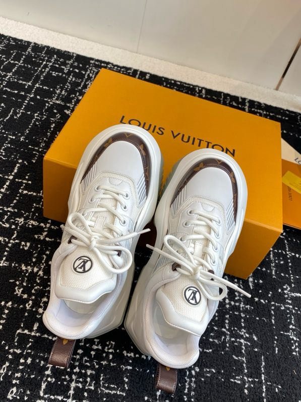 Кроссовки женские фото 2